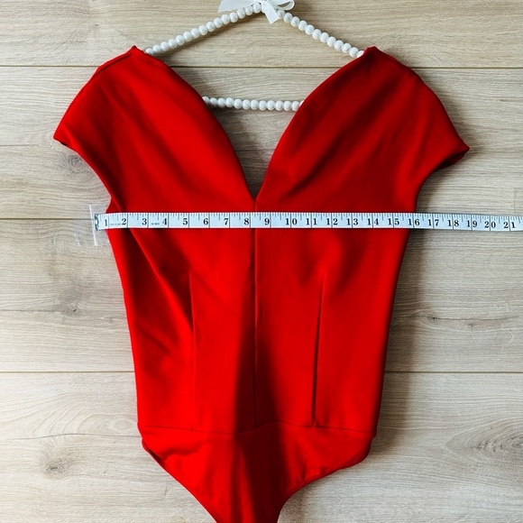 Express Red Off-Shoulder V-Neck Crop Top - Picture 10 of 10